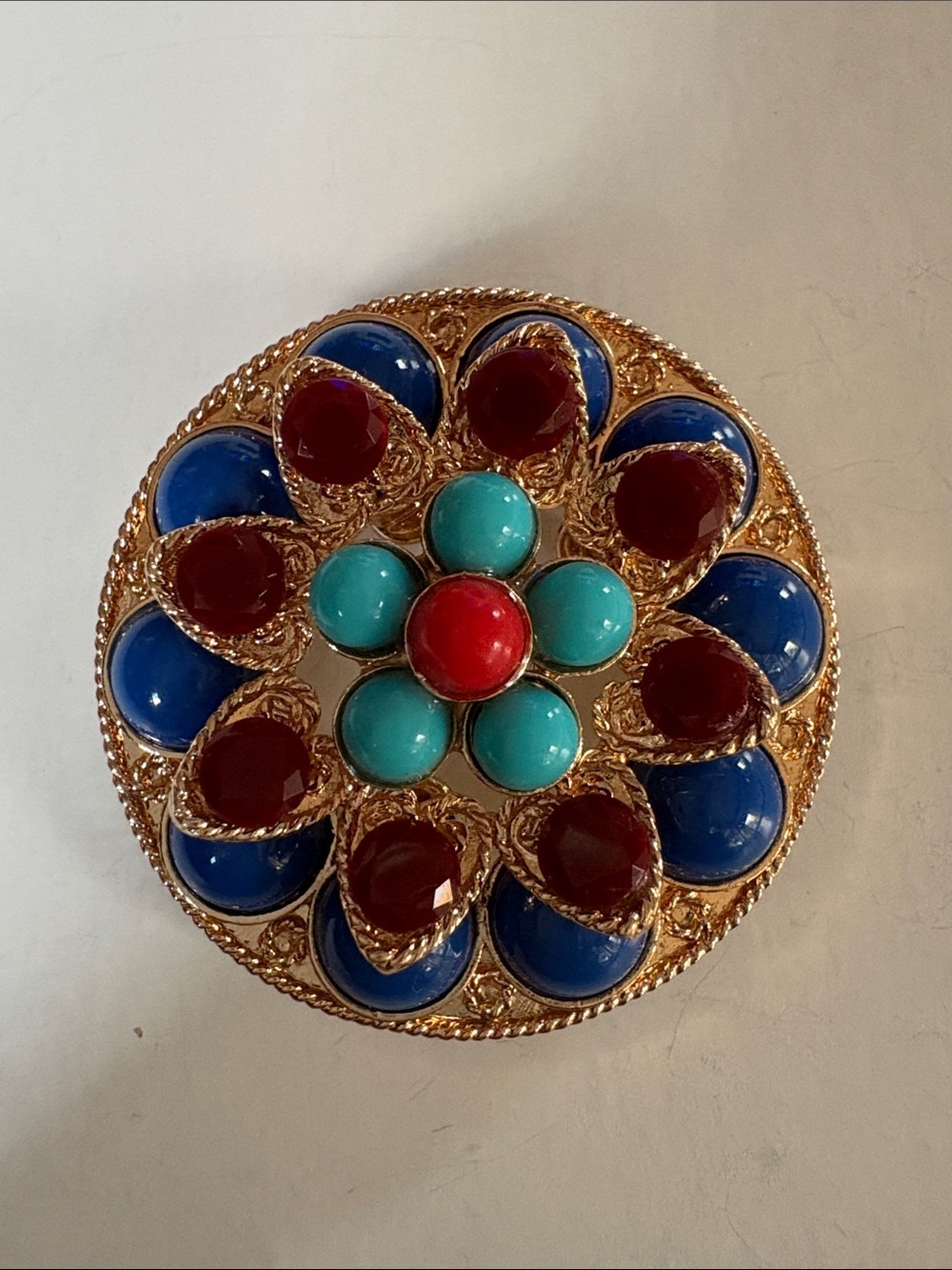 Gold Round Cabochon Floral Brooch/Pendant